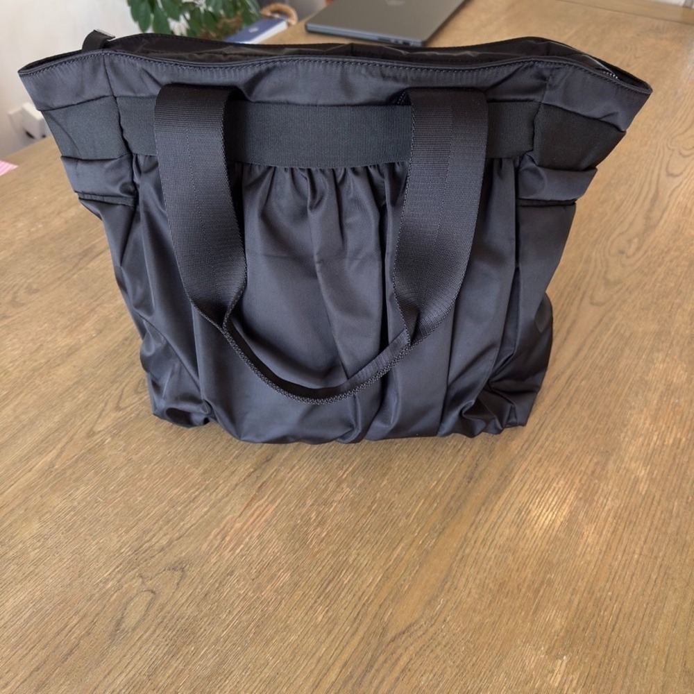 NEW Caraa x Athleta Collab City Tote-Gym Bag-Laptop Weekender-Black-Nylon Lghtwt - Picture 16 of 16